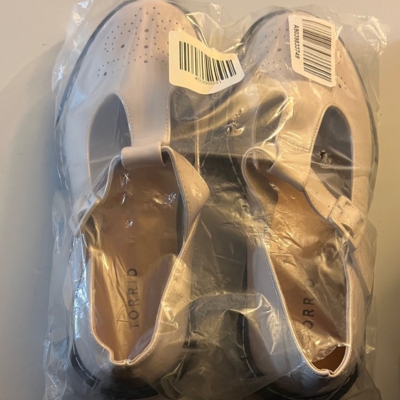 torrid Shoes - Torrid sz8.5 Cream Maryjane for Women NWT
